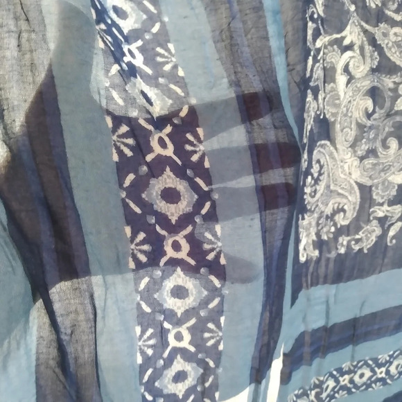 Abercrombie and Fitch New York Scarf Wrap - Picture 4 of 6